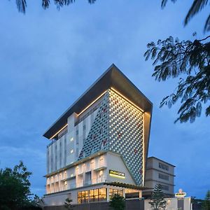 Maxonehotels At Kota Harapan Indah-Bekasi